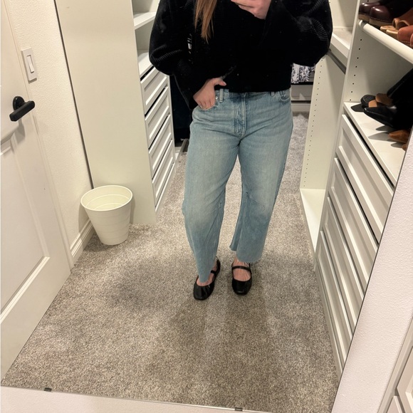 Madewell Darted Barrel-Leg Jean size 30. EUC. Button fly. 100% cotton raw hem - Picture 2 of 5